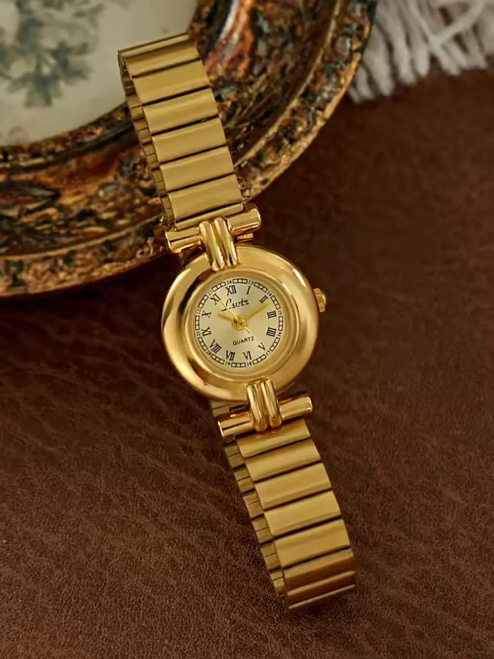 Classic Vintage Gold Women’s Watch with Roman Numeral Dial - Picture 6 of 12